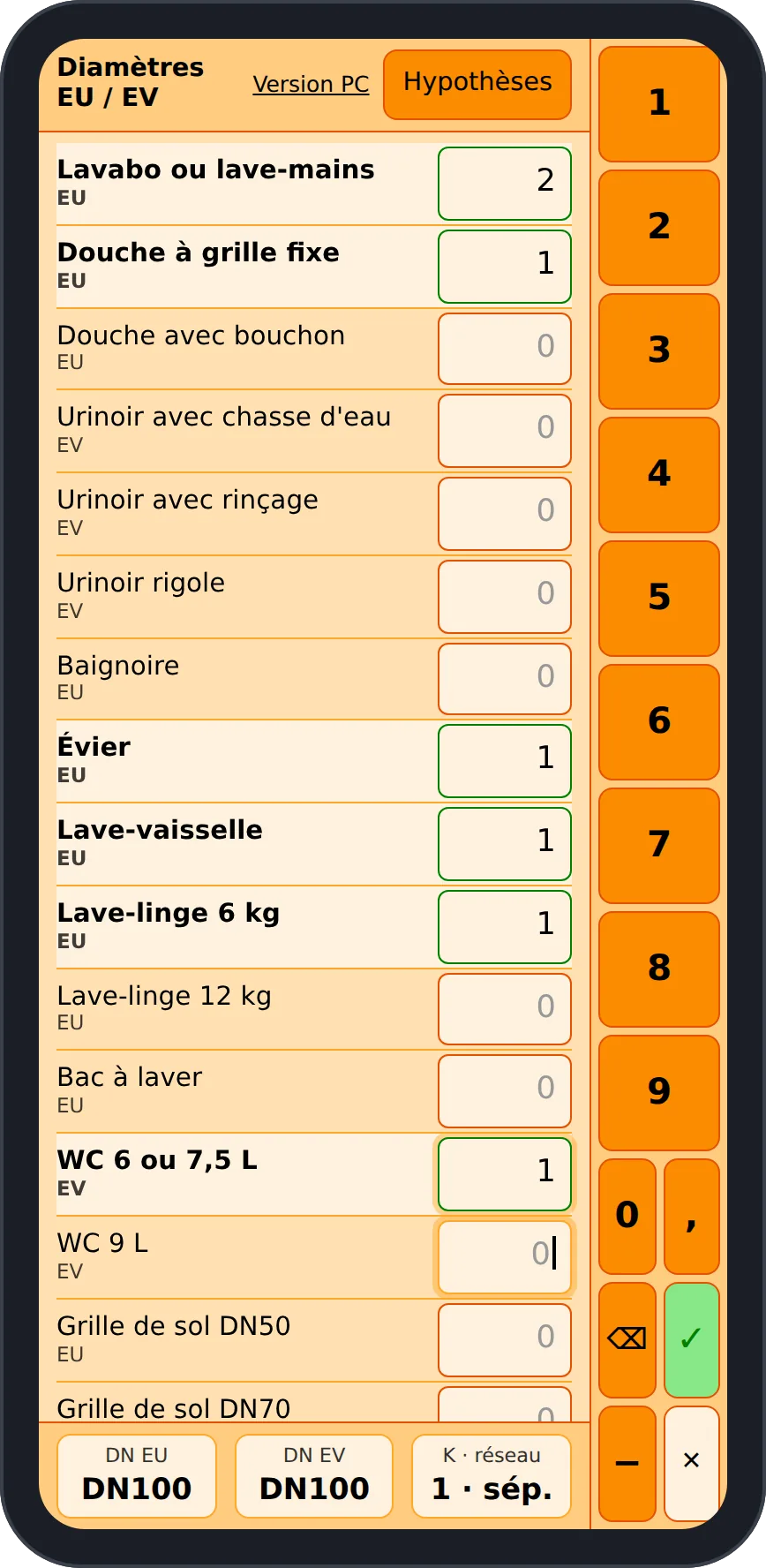 Diamètres EU / EV sur smartphone, en portrait : on saisit les quantités d'appareils avec le pavé numérique de Bâti'Tools, qui reste à droite de l'écran sans le masquer ; les DN EU et EV s'affichent en bas.